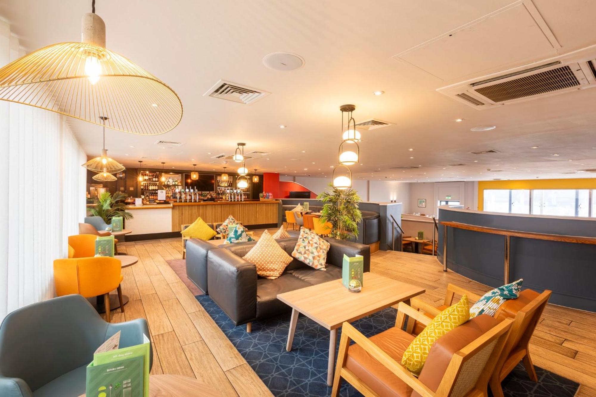Holiday Inn Cardiff City By Ihg Exterior foto
