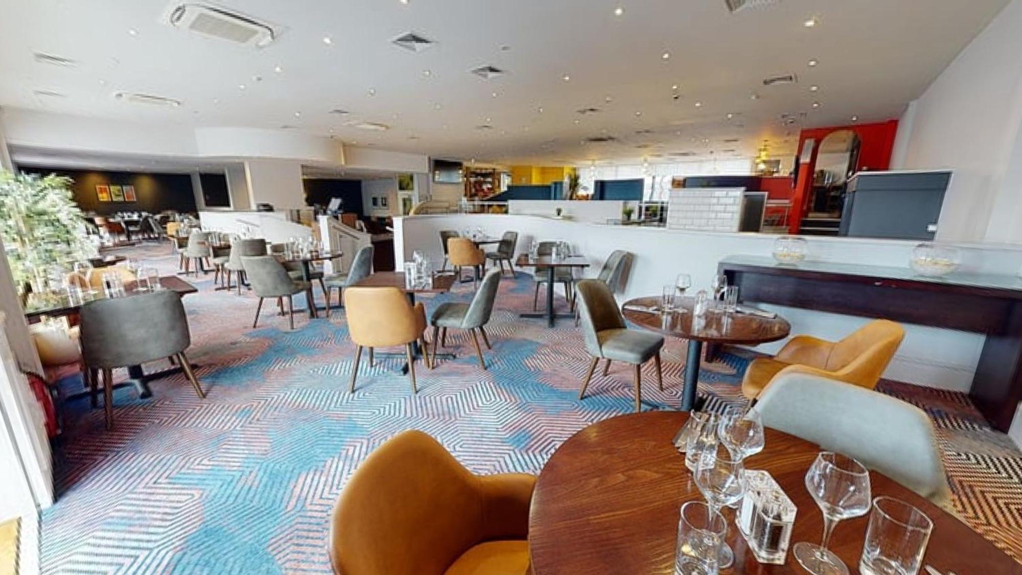 Holiday Inn Cardiff City By Ihg Exterior foto