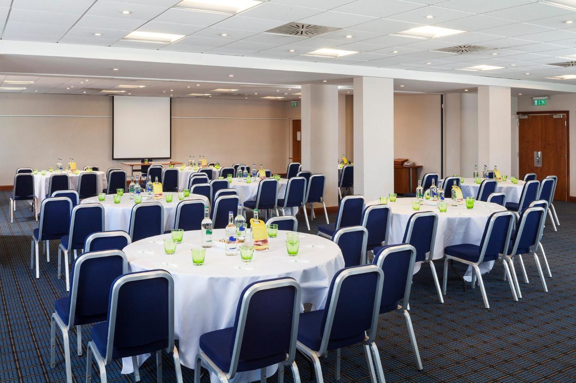 Holiday Inn Cardiff City By Ihg Exterior foto