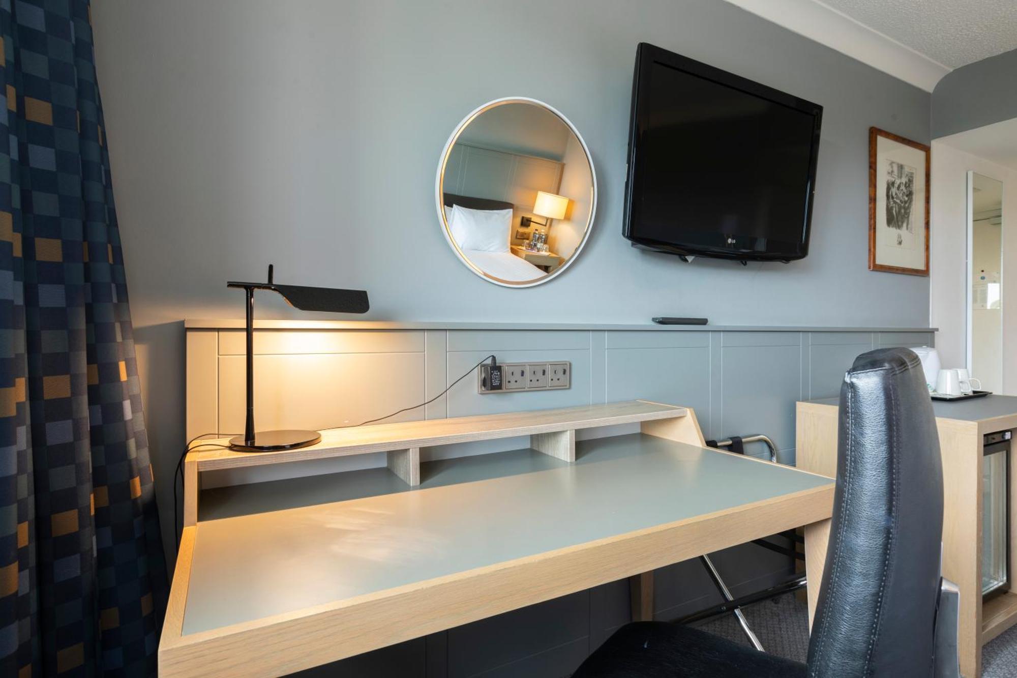Holiday Inn Cardiff City By Ihg Exterior foto
