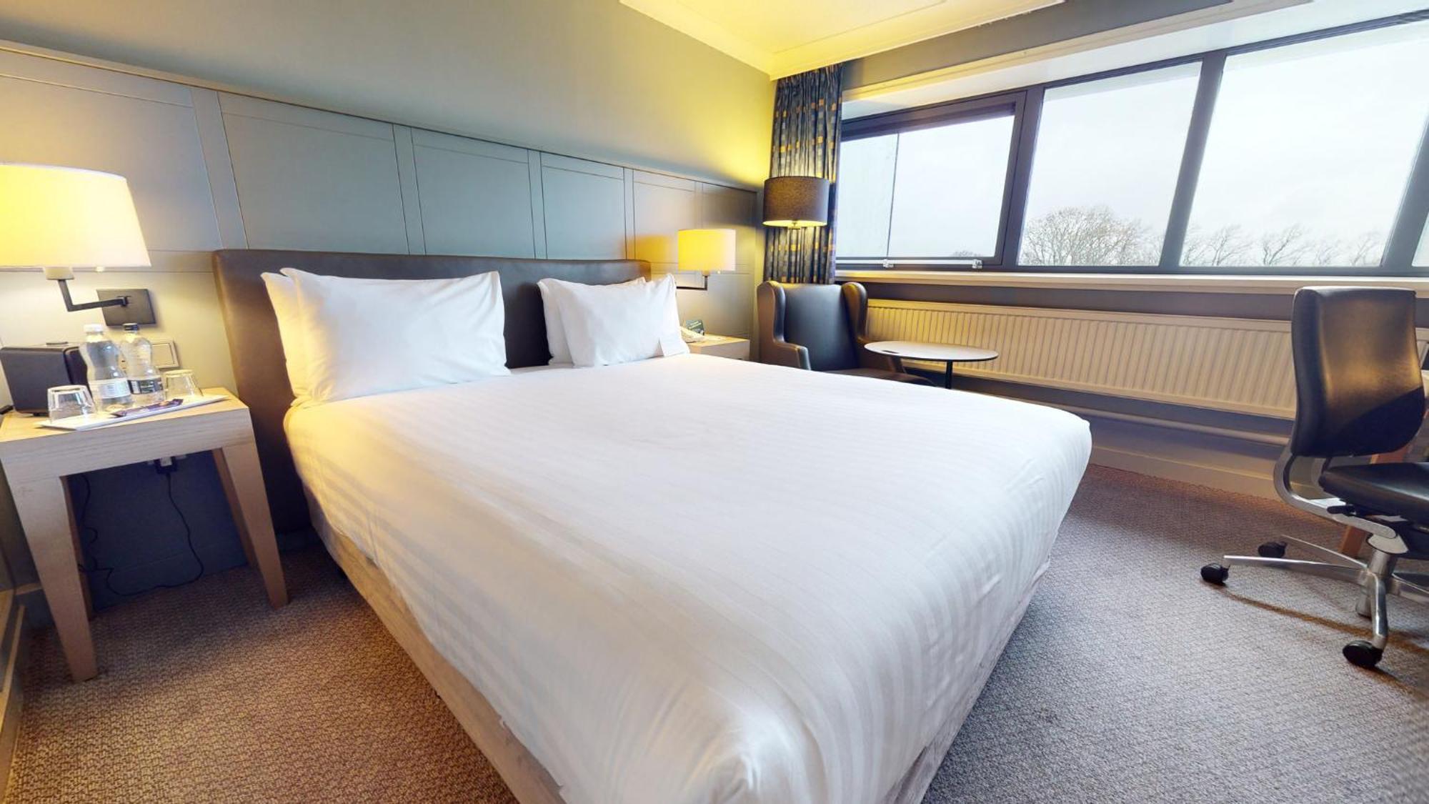 Holiday Inn Cardiff City By Ihg Exterior foto