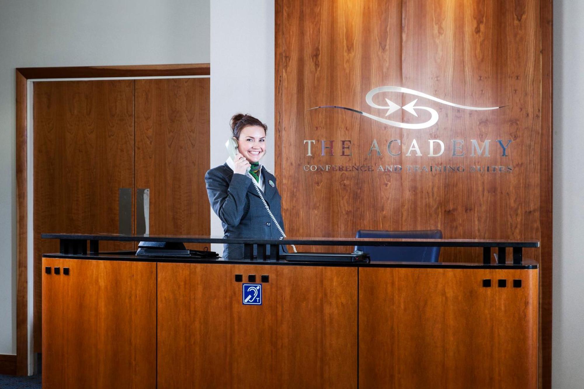 Holiday Inn Cardiff City By Ihg Exterior foto